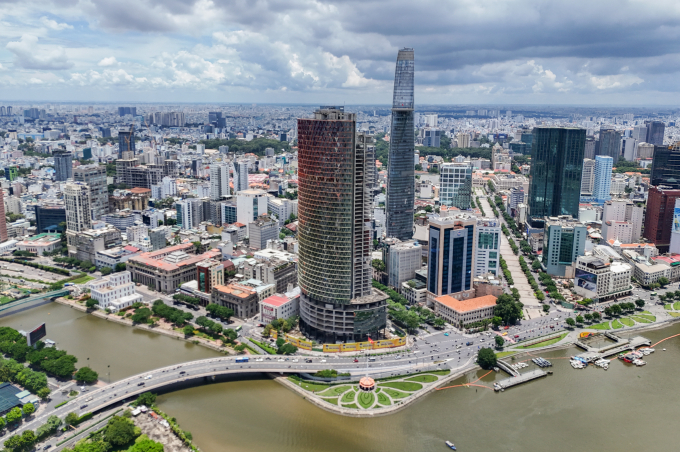 Trung tâm TP HCM nhìn từ sông Sài Gòn, tháng 8/2024. Ảnh: Quỳnh Trần